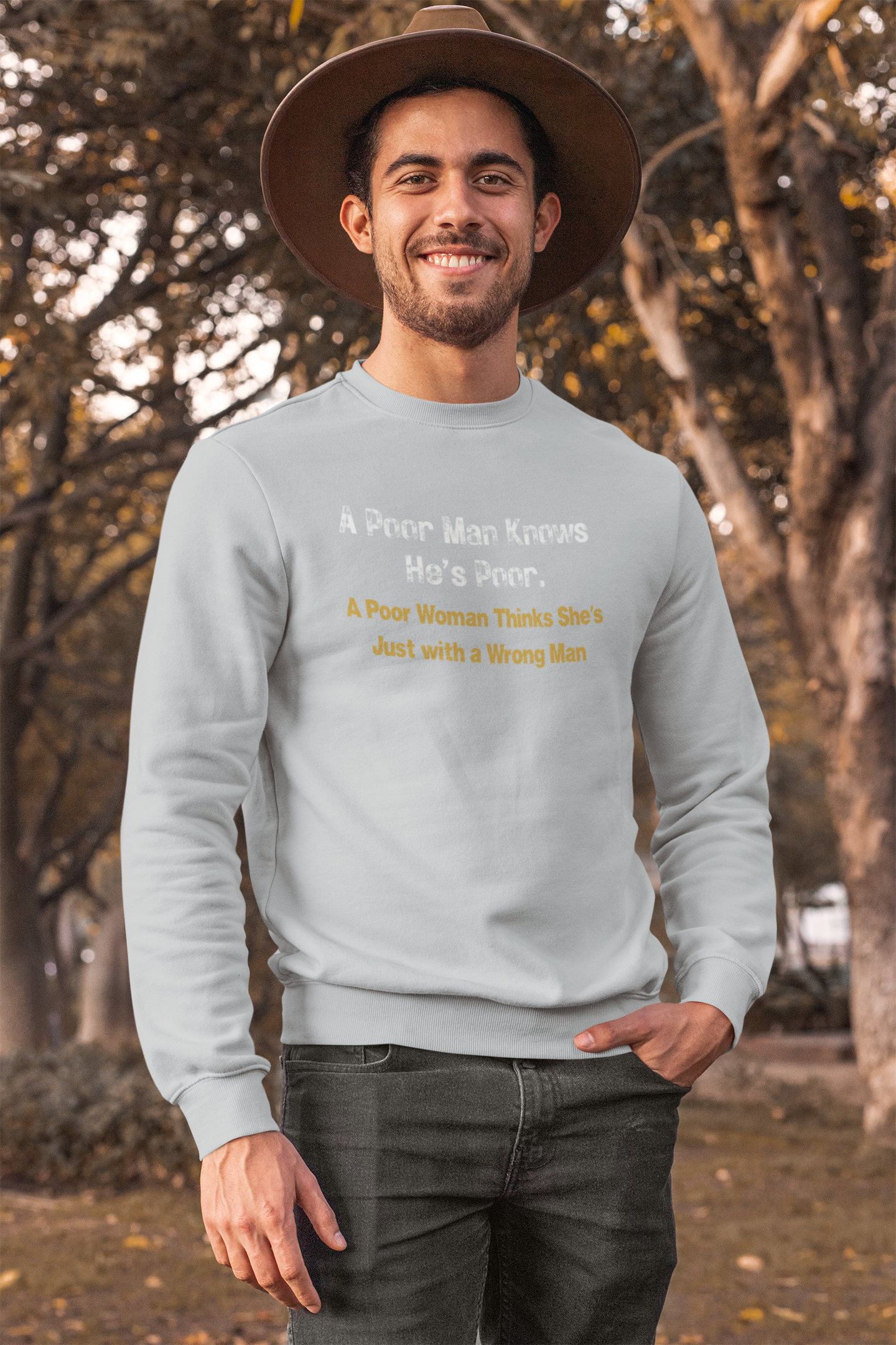 Man wearing a melange grey sweatshirt with humorous text in an outdoor setting